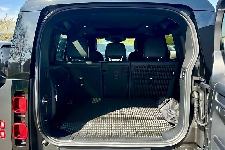 Land-Rover-Defender-110-19