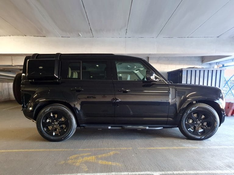 Defender 110 X-Dynamic HSE (2)